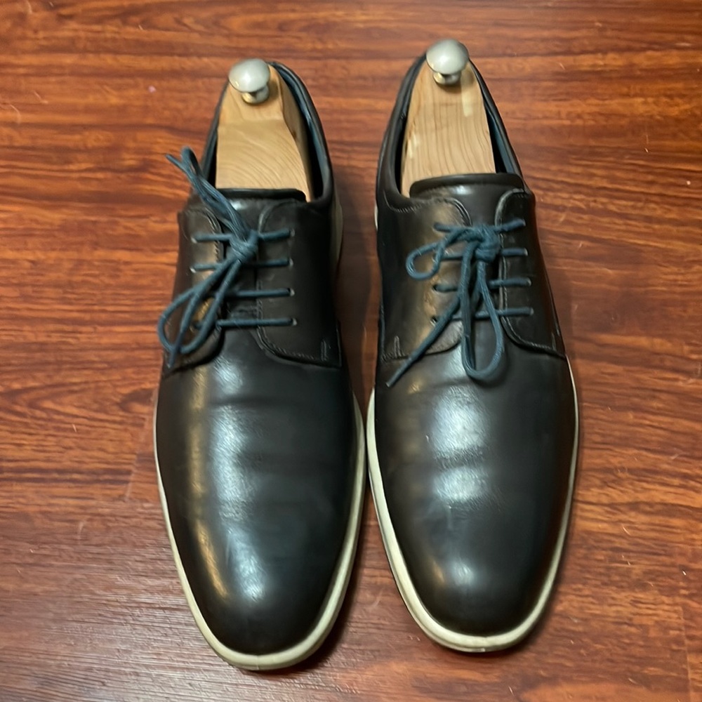 Men's Ecco hybrid sneaker dress shoes in excellent condition